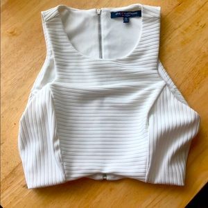 White chic sleeveless crop top